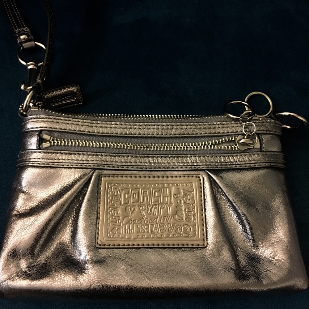 Coach Poppy Wristlet in Silver metallic